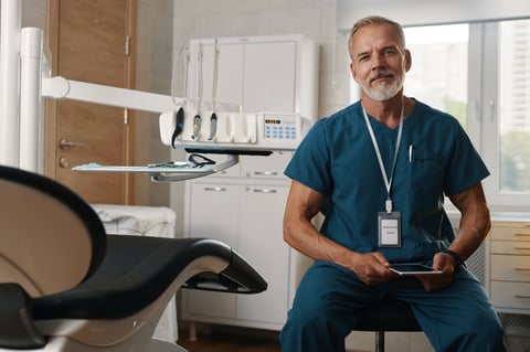 Dr. Roberto Hernández - Implantólogo