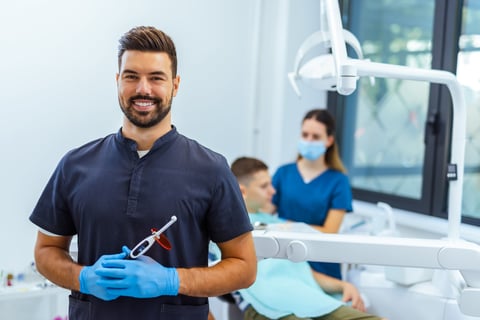 Dra. Laura Mendoza - Periodoncista